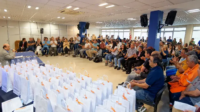 Berazategui: Reconocieron a más de 50 trabajadores municipales por sus 25 años de trayectoria