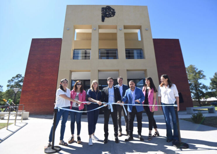 Colón: Kicillof inauguró la Casa de la Provincia en la ciudad