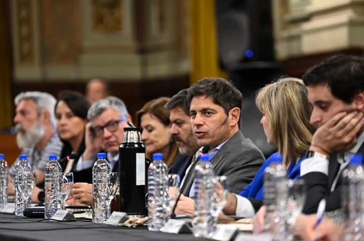 Kicillof encabezó el primer encuentro de la Comisión Asesora Canal Magdalena