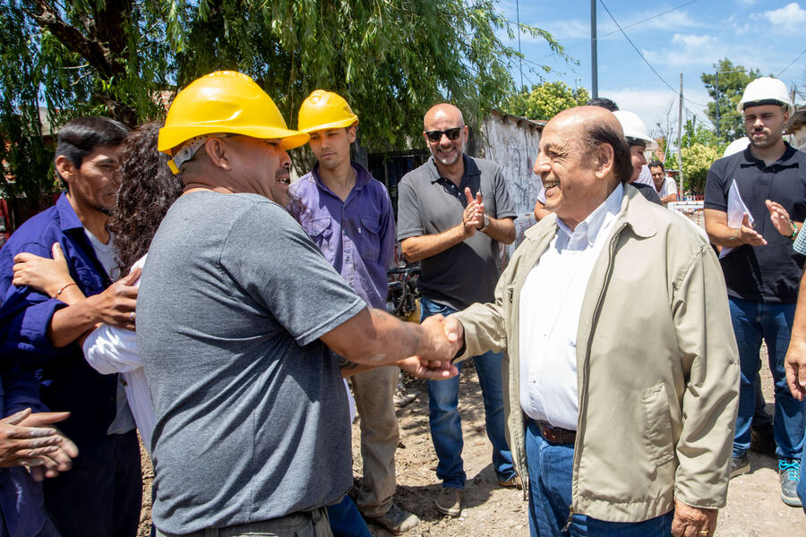 Berazategui: Continúan las obras de red de agua y desagues cloacales en Barrio Compal