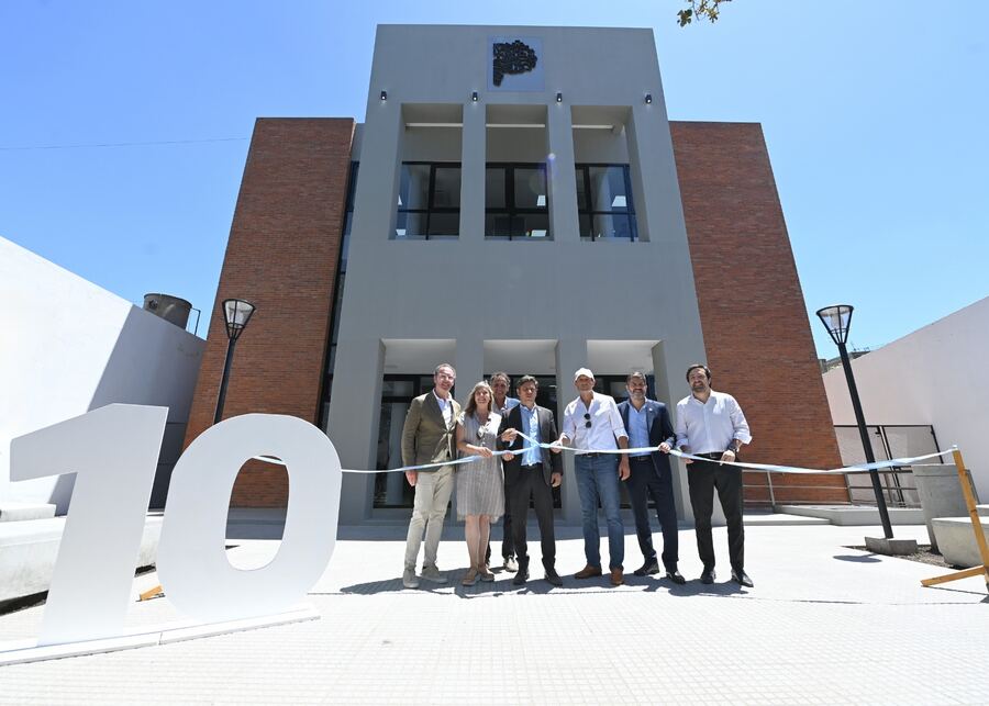 Carlos Casares: Abrió sus puertas la Casa de la Provincia en la ciudad