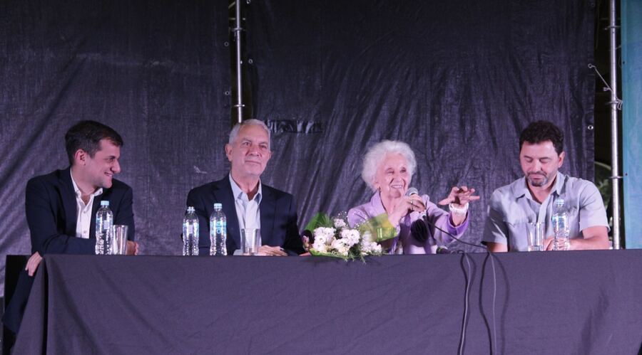 La Plata: Alak encabezó el acto de cierre por el Día de los Derechos Humanos junto a Estela de Carlotto