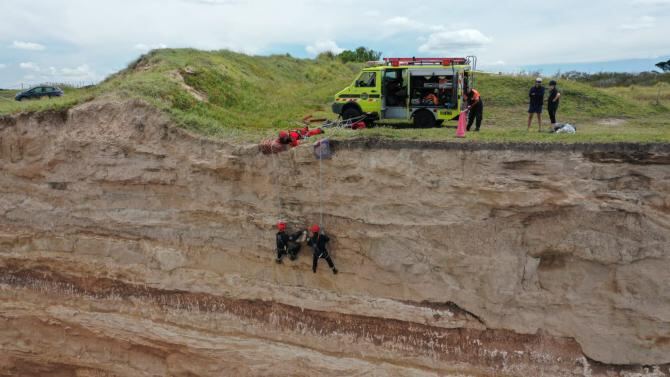 Mar del Plata: Hallaron restos fósiles de un perezoso terrestre gigante en el sur de la ciudad