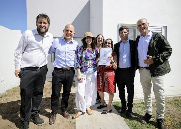 Pehuajó: Kicillof entregó 60 viviendas a familias del distrito
