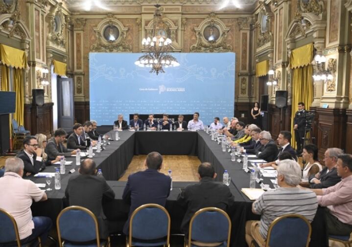 Kicillof y Cuattromo firmaron convenios con municipios para la compra de bienes de capital