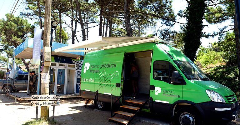 La Costa: El Banco Provincia instaló cuatro cajeros automáticos móviles en el Partido