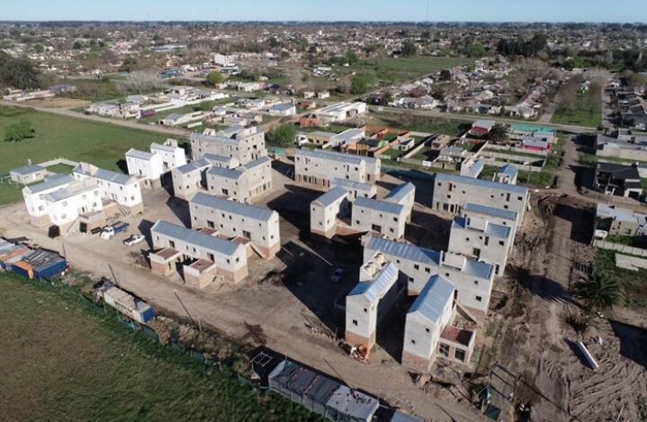 Las Flores: La Provincia construye más de 100 casas en la ciudad