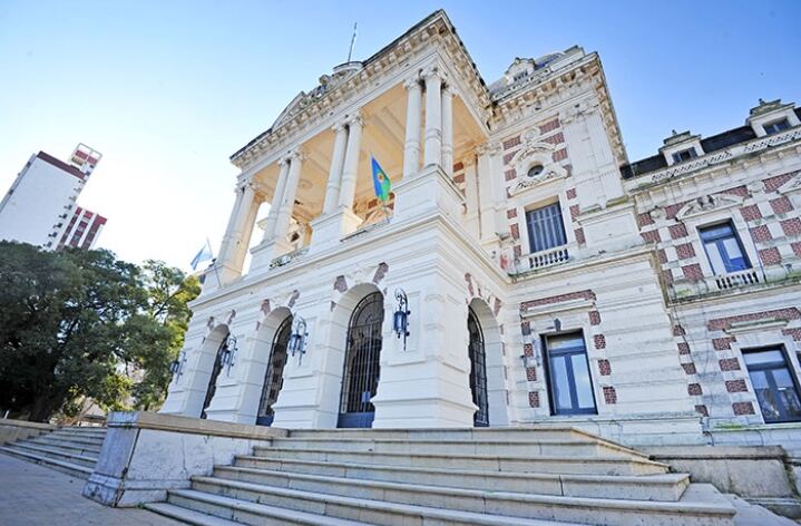 La Provincia convocó a los estatales a discutir paritarias