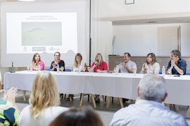 La Provincia acompañó la realización de la Fiesta de la Frambuesa en Benito Juárez