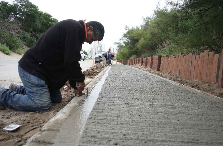 Necochea: Avanza la construcción del paseo peatonal en Avenida 2