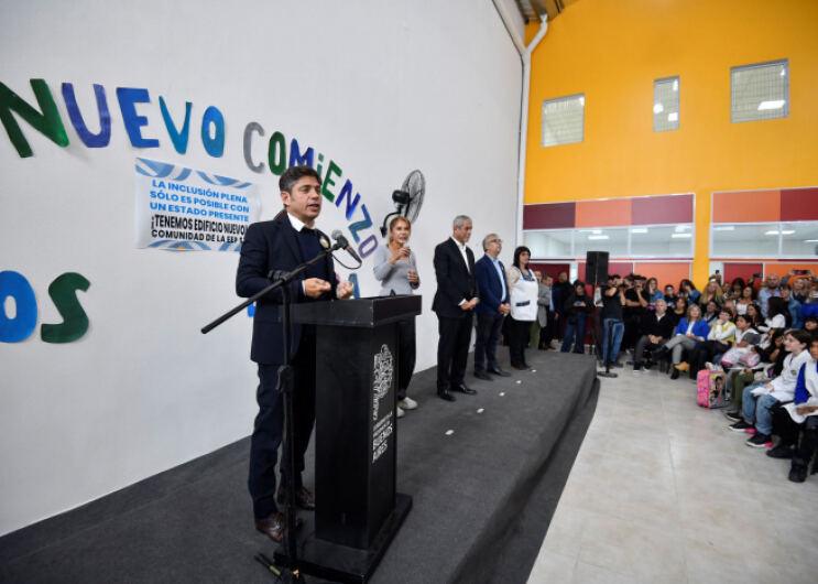 Avellaneda: Kicillof inauguró obras de infraestructura educativa y entregó escrituras gratuitas