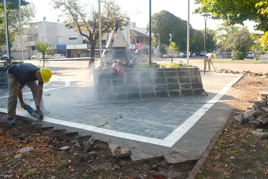 Necochea: Se realiza la puesta en valor del Bulevar Malvinas en la Plaza Dardo Rocha