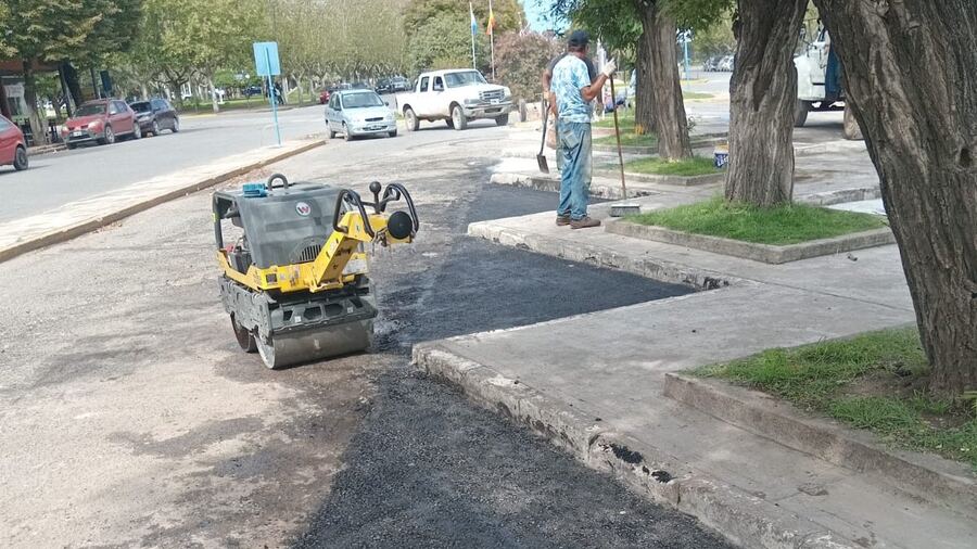 Necochea: Se efectuaron tareas de bacheo, poda y señalización en bulevares del microcentro