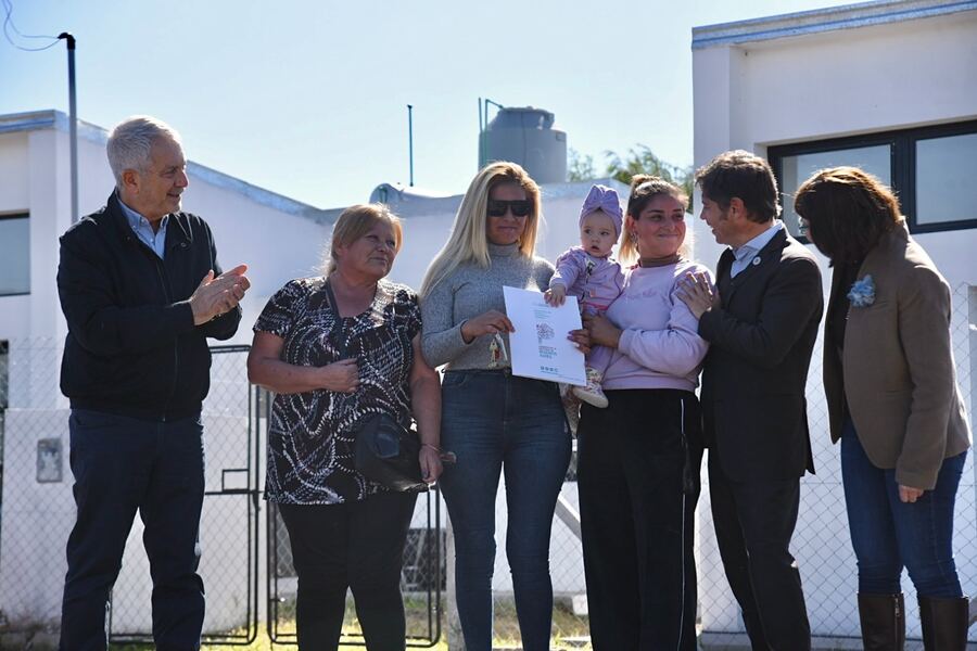 La Plata: Alak y Kicillof entregaron nuevas viviendas a familias en Melchor Romero