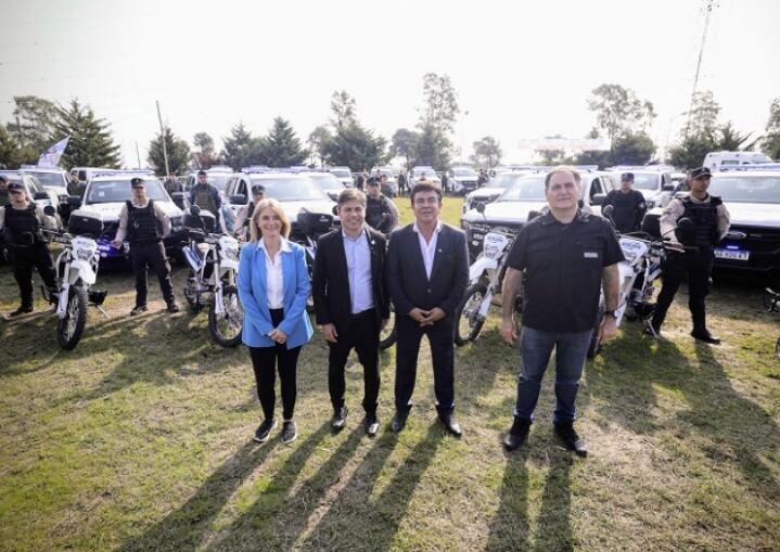 La Matanza: Kicillof entregó vehículos policiales e inauguró una nueva base de la Fuerza Barrial de Aproximación