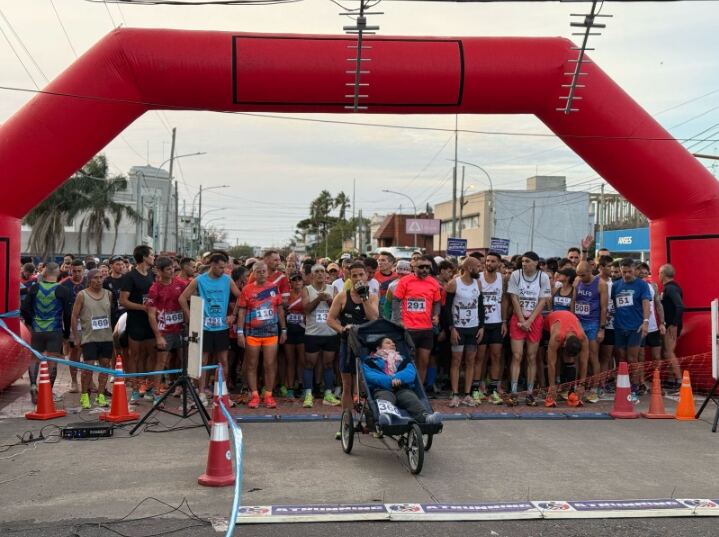 Berisso: 800 competidores participaron de la Media Maratón Tres Ciudades.