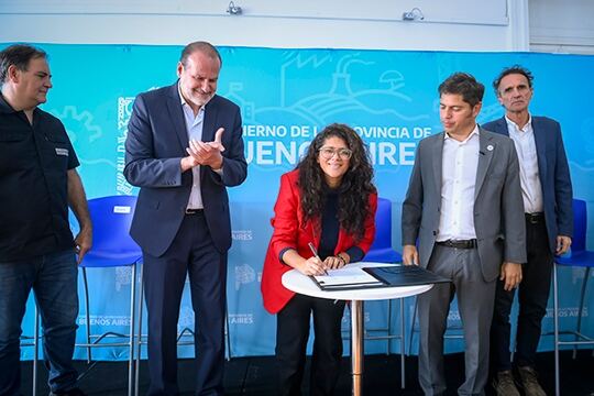 Bahía Blanca: Barrios, Kicillof y Susbielles firmaron contratos para nuevas obras en barrios populares