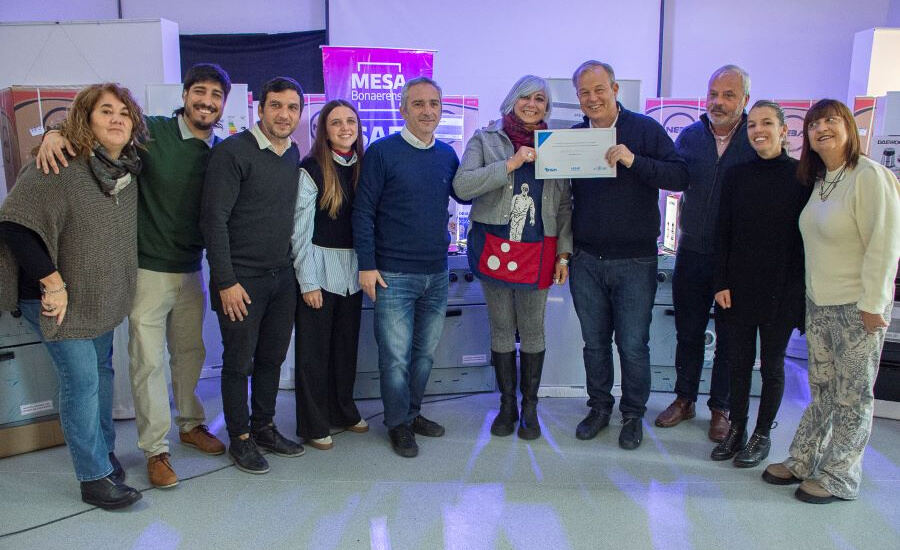 Almirante Brown: La Provincia y el Municipio entregaron equipamiento a 40 escuelas locales