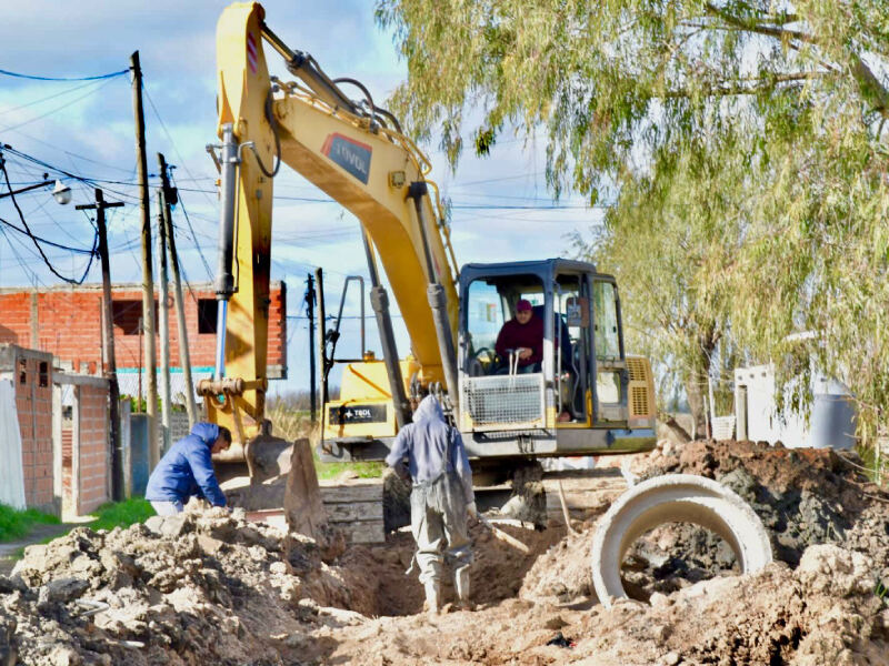 Berisso: Avanzan obras hidráulicas en la intersección de calles 10 y 142
