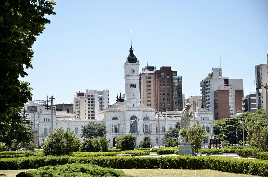 La Plata: Empleados municipales cobrarán el lunes el medio aguinaldo junto a los haberes de junio
