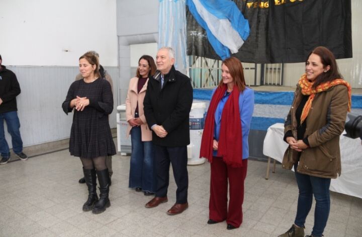 La Plata: Entregan equipamiento para mejorar el servicio alimentario en 23 escuelas y jardines
