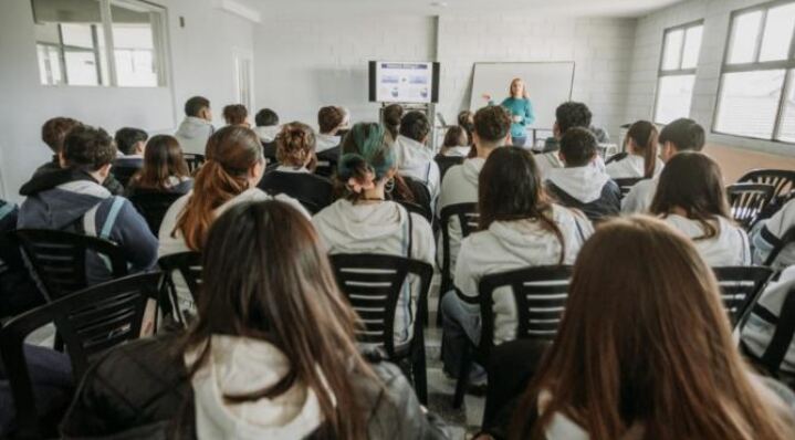 Mar del Plata: El Municipio capacitó a más de 800 estudiantes sobre estafas online y ludopatía