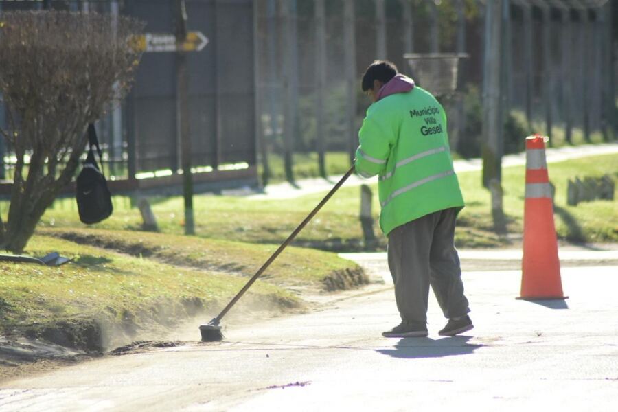 Villa Gesell: Continúan las tareas de mantenimiento y limpieza en el sur del partido