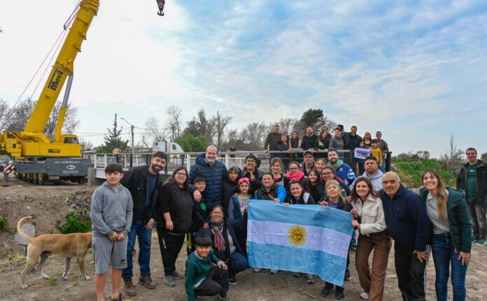 Bahía Blanca: Quedó habilitado un puente peatonal que une al barrio Evita con Villa Esperanza