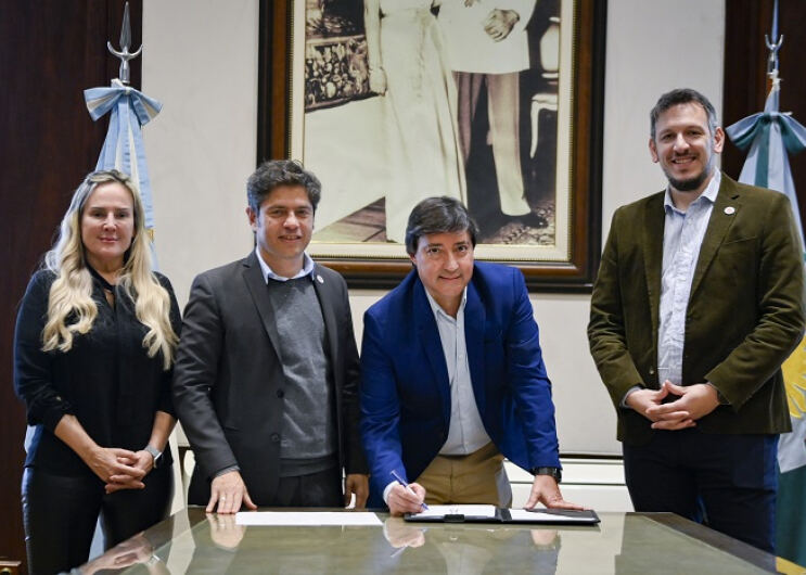 Provincia Leasing: Kicillof y Cuattromo firmaron convenios con municipios para la compra de bienes de capital