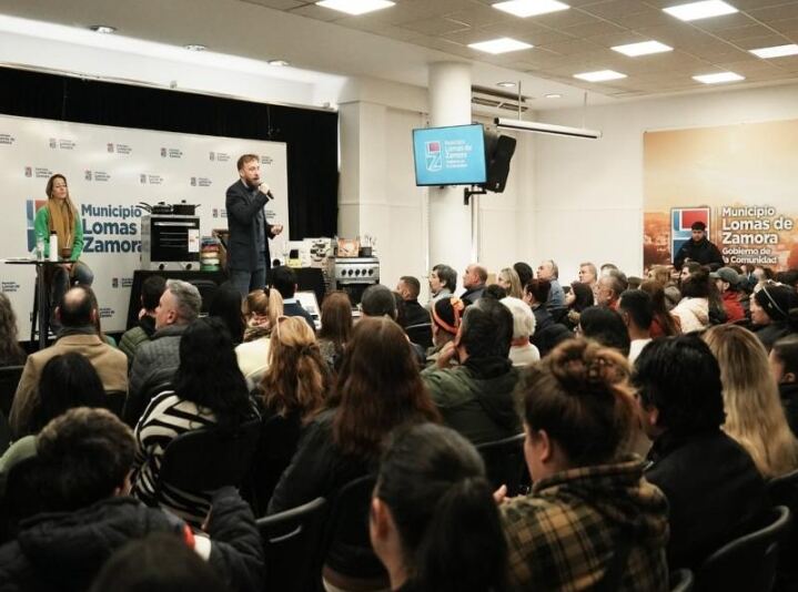 Lomas de Zamora: El Municipio entregó kits con equipamiento para emprendedores locales