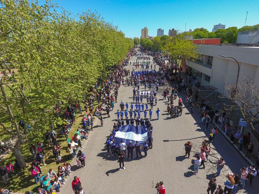 Necochea: Convocan a instituciones a anotarse para participar del desfile por el Aniversario de la ciudad