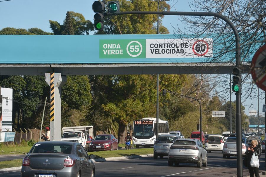 La Plata: La “onda verde” en Camino Centenario redujo un 40 % los tiempos de viaje en hora pico