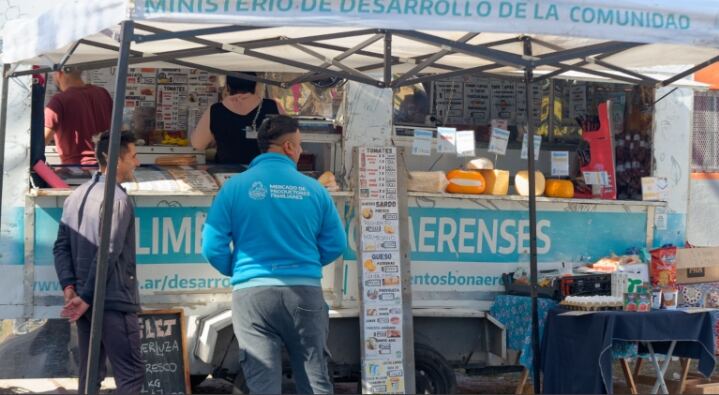 Berazategui: Se realizó un nuevo Mercado de Productores Familiares