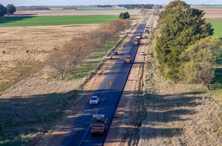 Continúan los trabajos de repavimentación de la Ruta 76