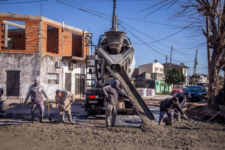 Quilmes: Avanzan las obras de asfalto en Solano