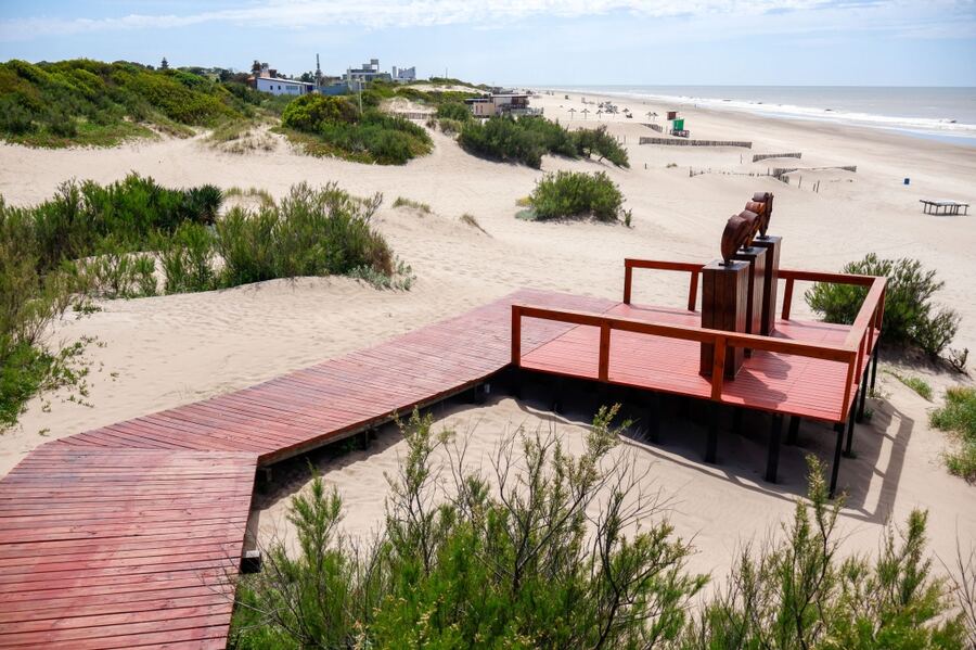 Villa Gesell: Avanzan los trabajos de reacondicionamiento de la Rambla